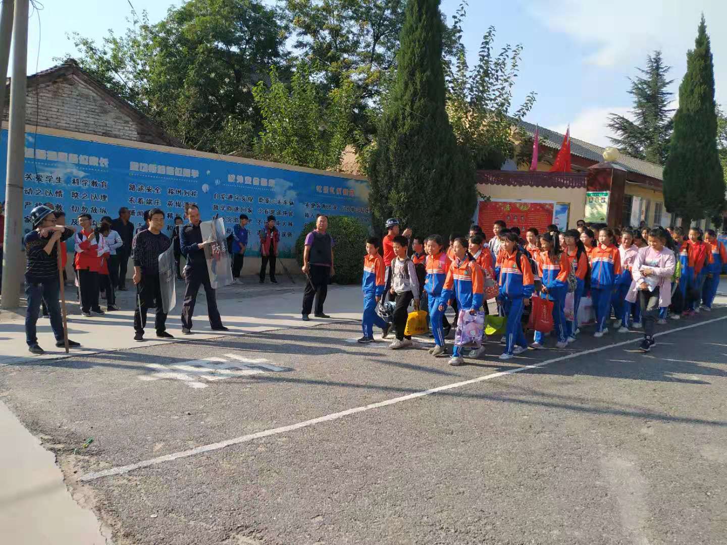 1574234757573077673.jpg 1志愿服务 (5).jpg