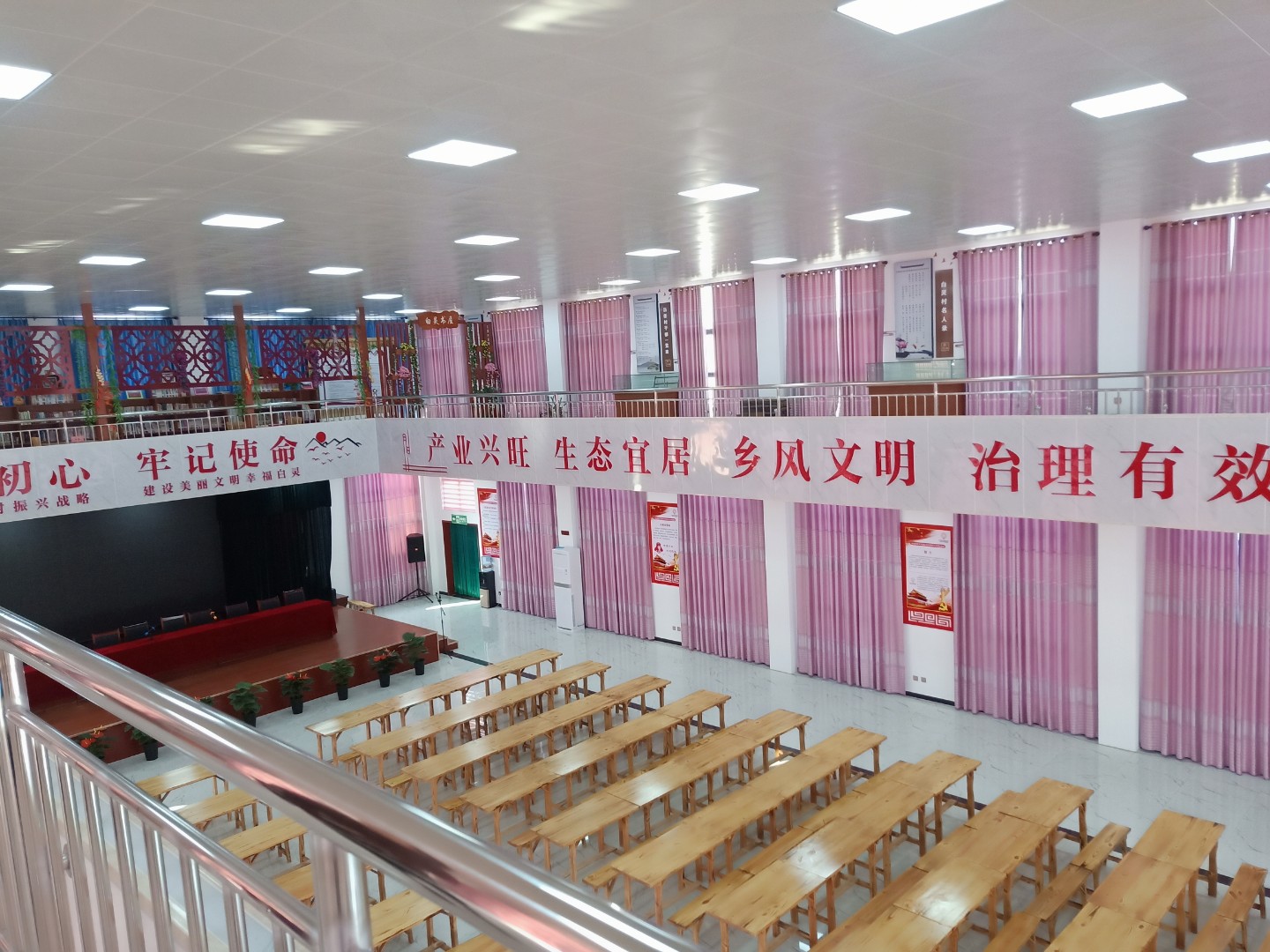 城关街道白灵村文明实践站内.jpg