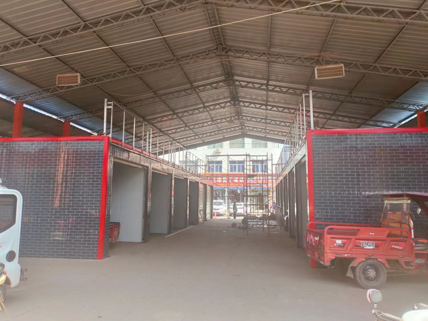 南关市场建成“蔬菜交易大棚”.jpg