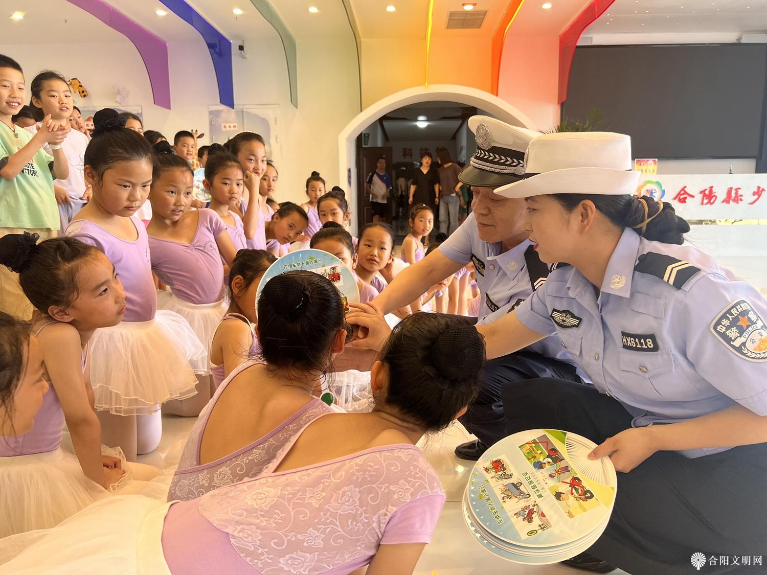交警宣讲 文明交通.jpg