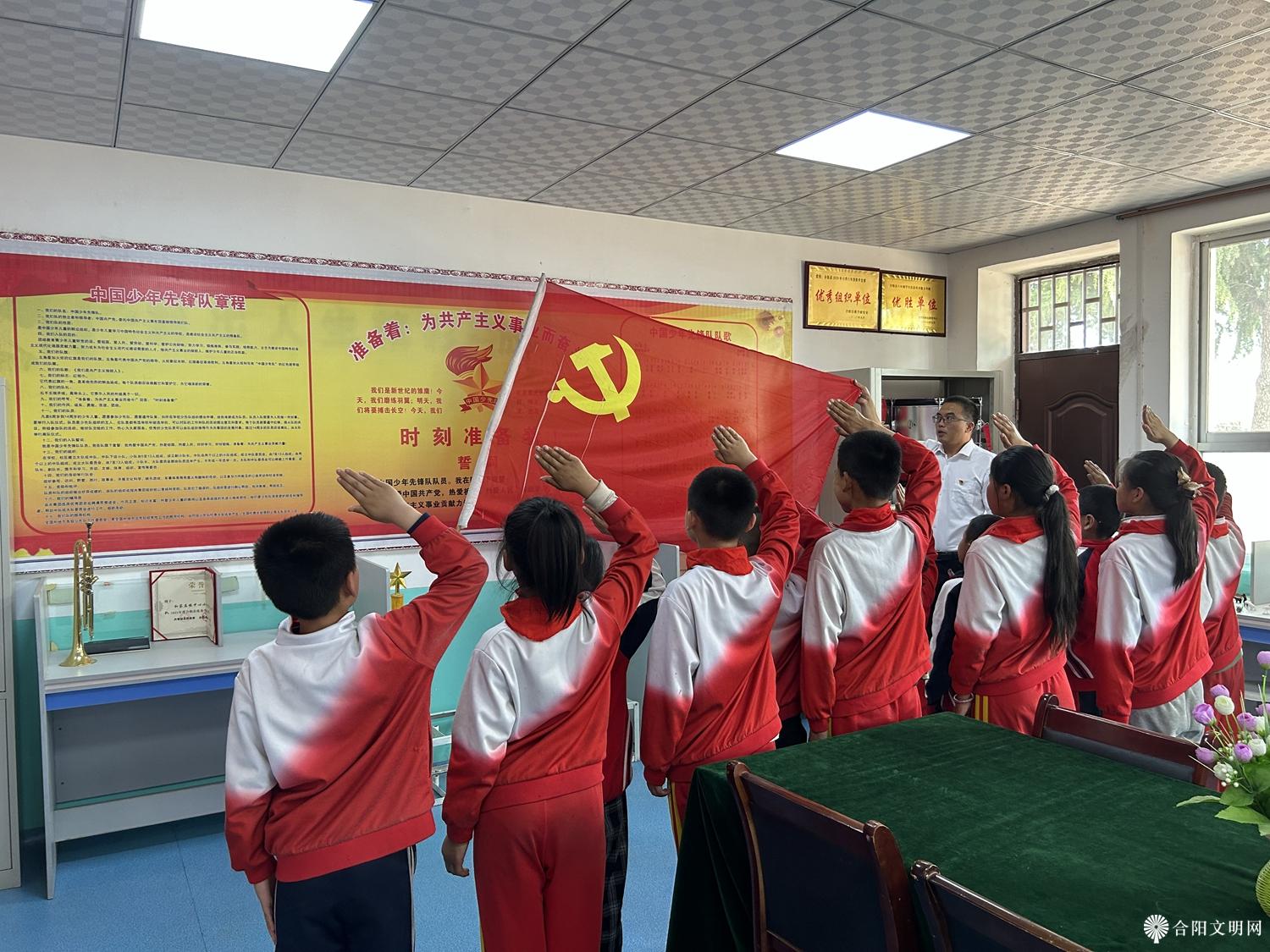 6.和家庄中心小学开展“童心向党宣誓活动”.jpg