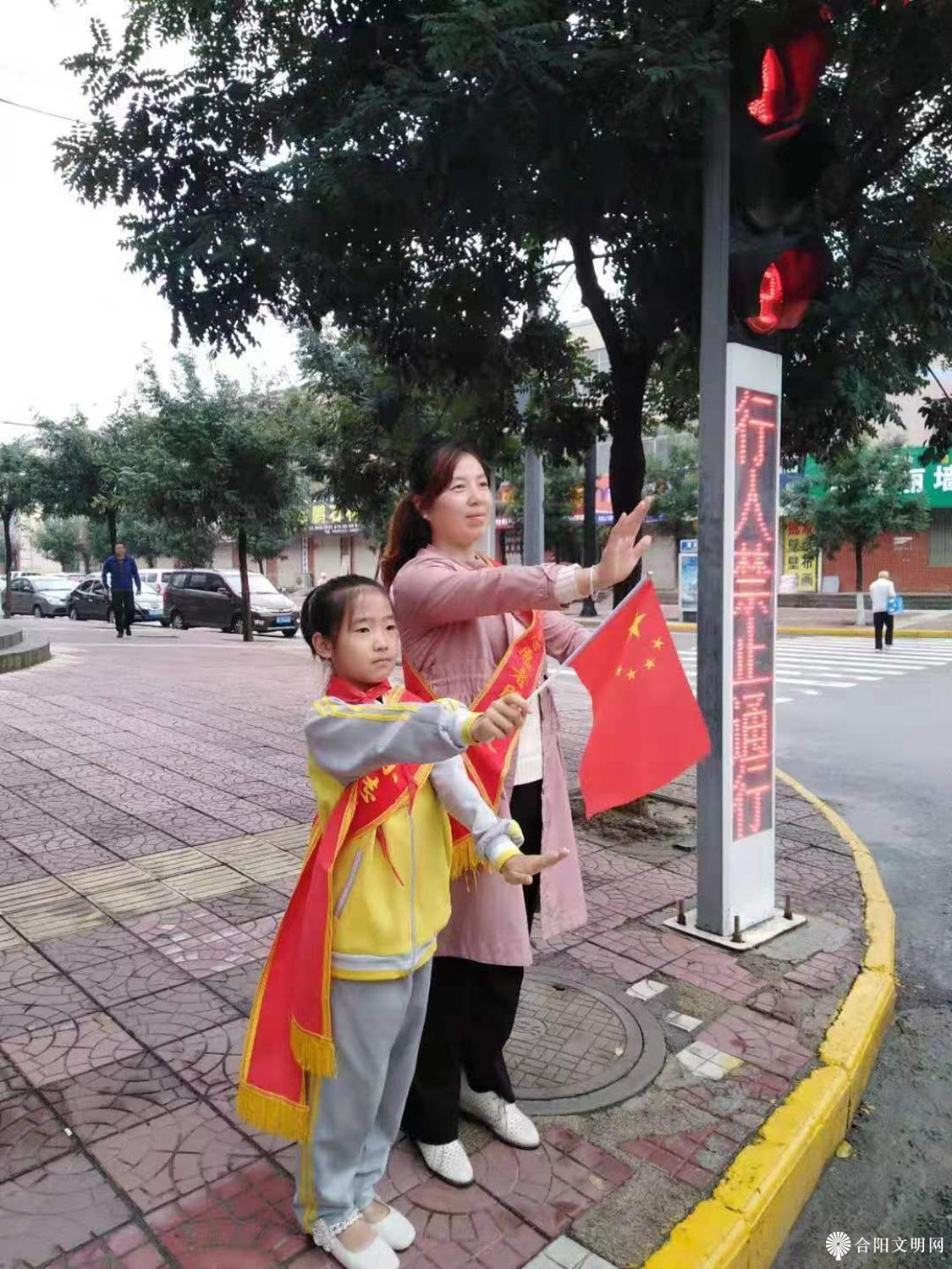 5.城关第二小学开展文明交通志愿服务活动.jpg