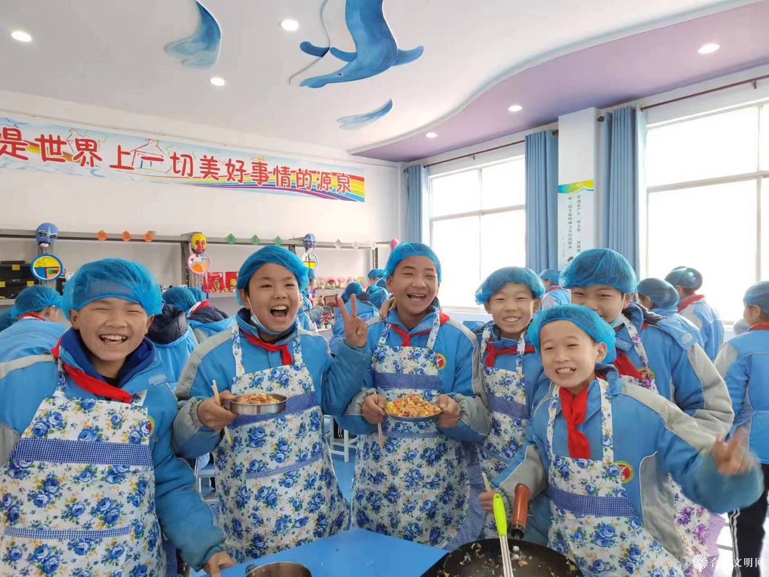 4..黑池镇中心小学烹饪实践活动.jpg