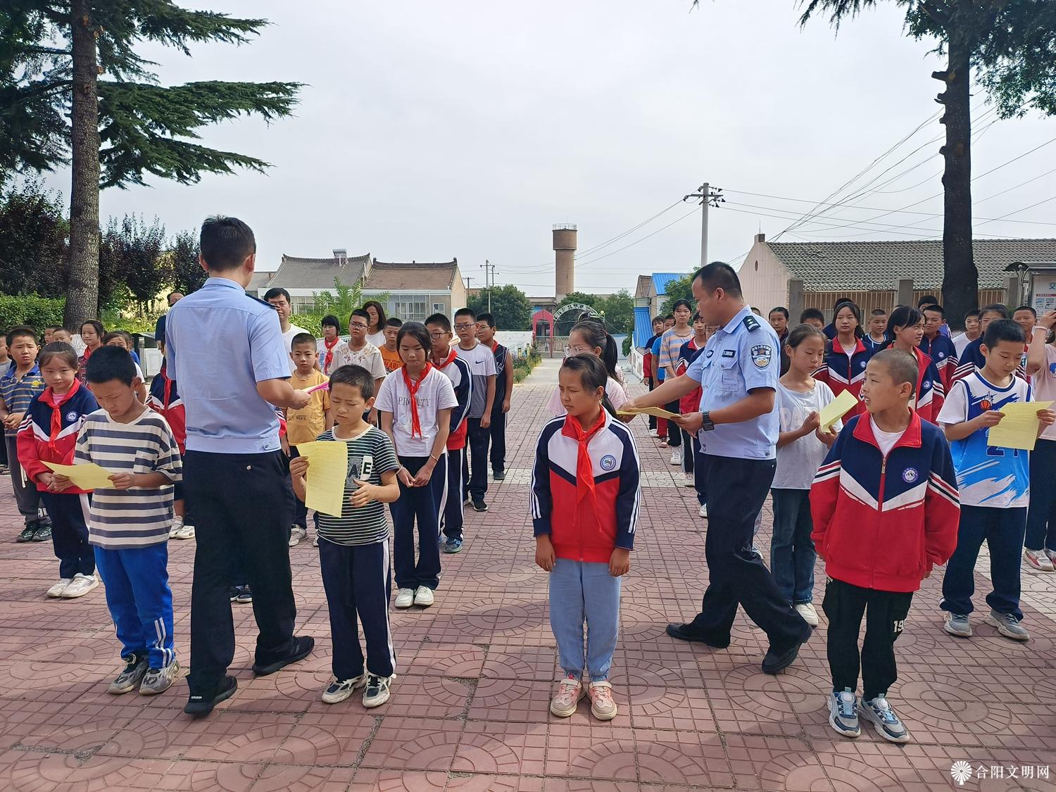 金峪镇中心小学开学安全第一课活动2.jpg