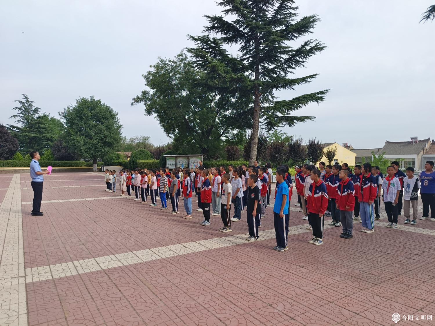金峪镇中心小学开学安全第一课活动4.jpg