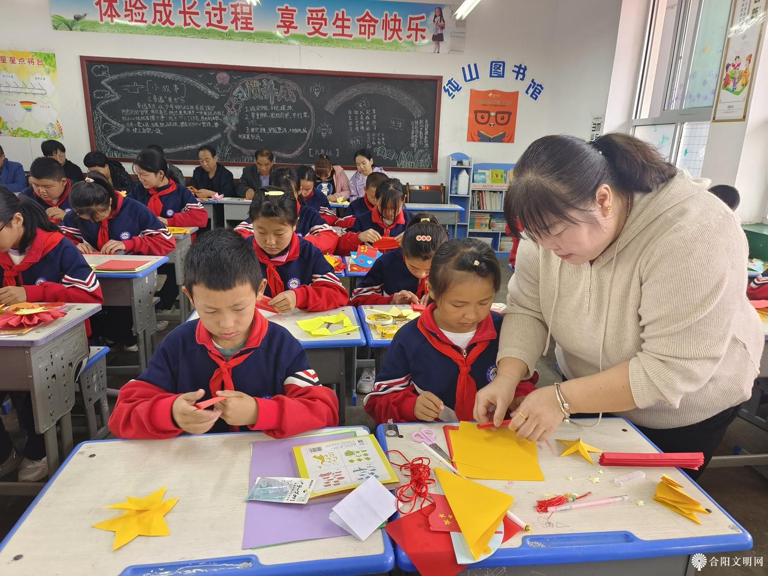 童心庆国庆 巧手贺祖国——金峪镇中心小学庆国庆手工制作活动2.jpg