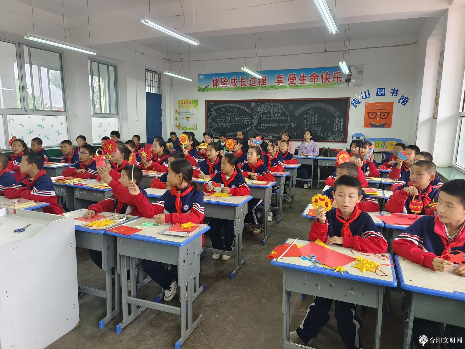 童心庆国庆 巧手贺祖国——金峪镇中心小学庆国庆手工制作活动7.jpg