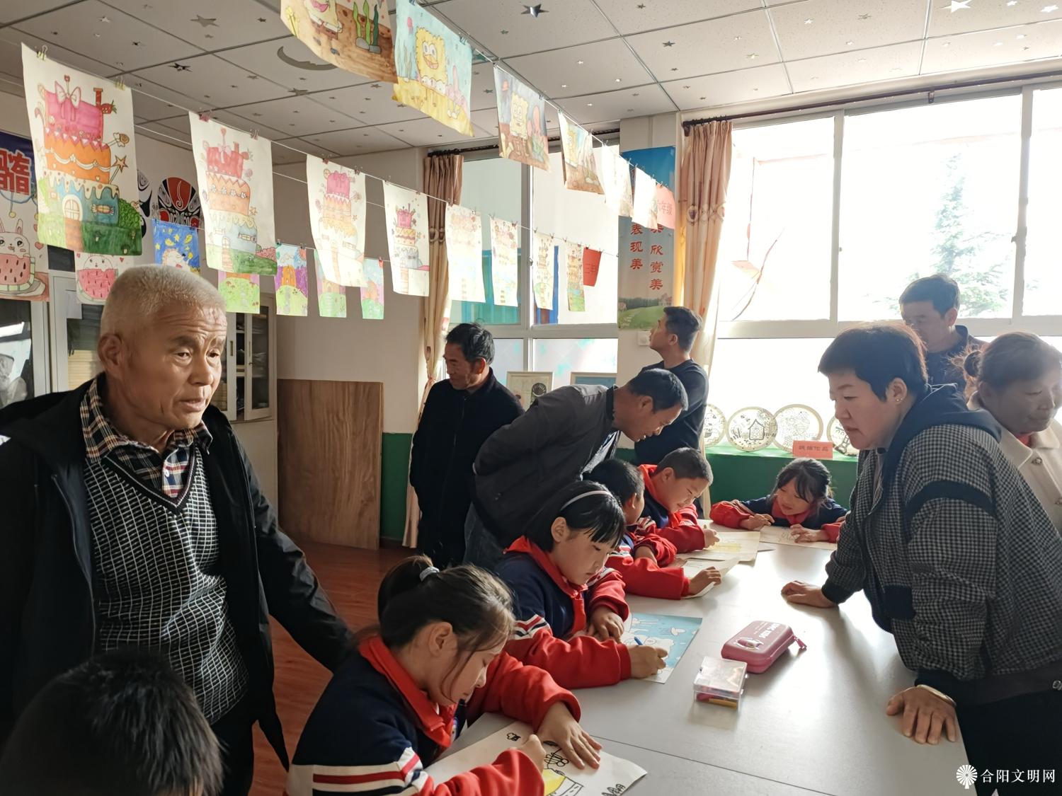 家校同心爱相助   守望成长待花开——记金峪镇九年制学校乡村少年宫家长开放日5_副本.jpg